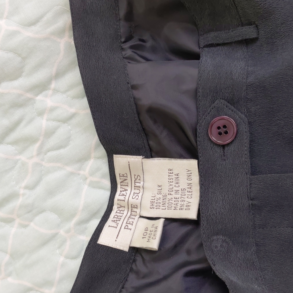 Larry Levine lined silk pant suit nwot. Size 10 petite Very dark navy or black? - Picture 9 of 13
